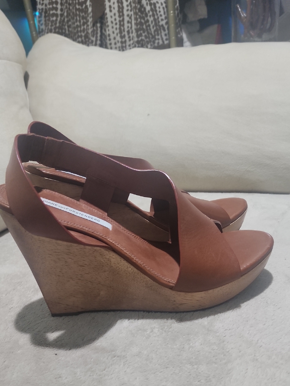 NWT.Diane Von Furstenberg Tan Brown Leather Slingback Wedge Sandal